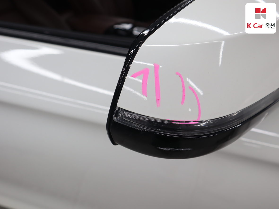 BMW 5 Series - 38