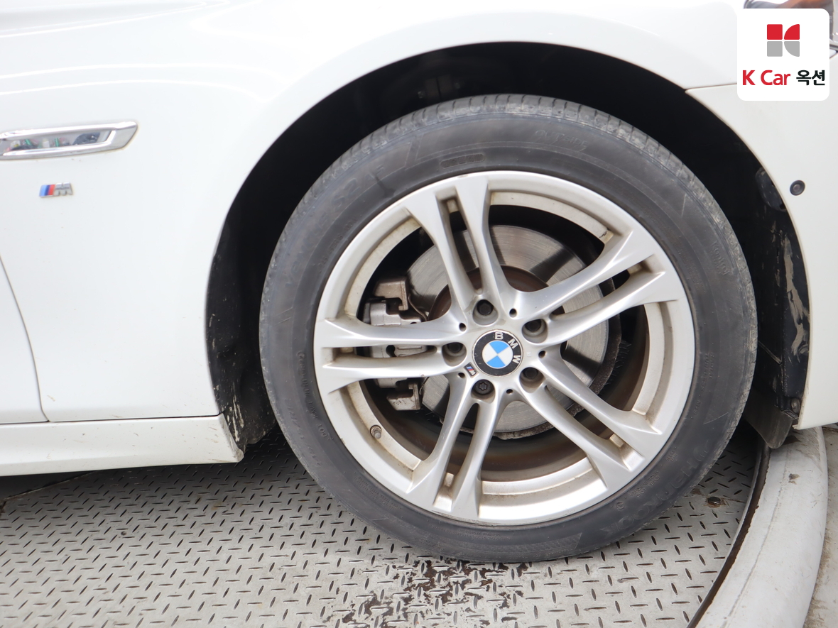 BMW 5 Series - 44