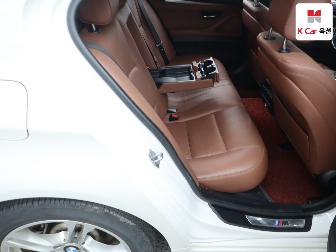 BMW 5 Series - 30