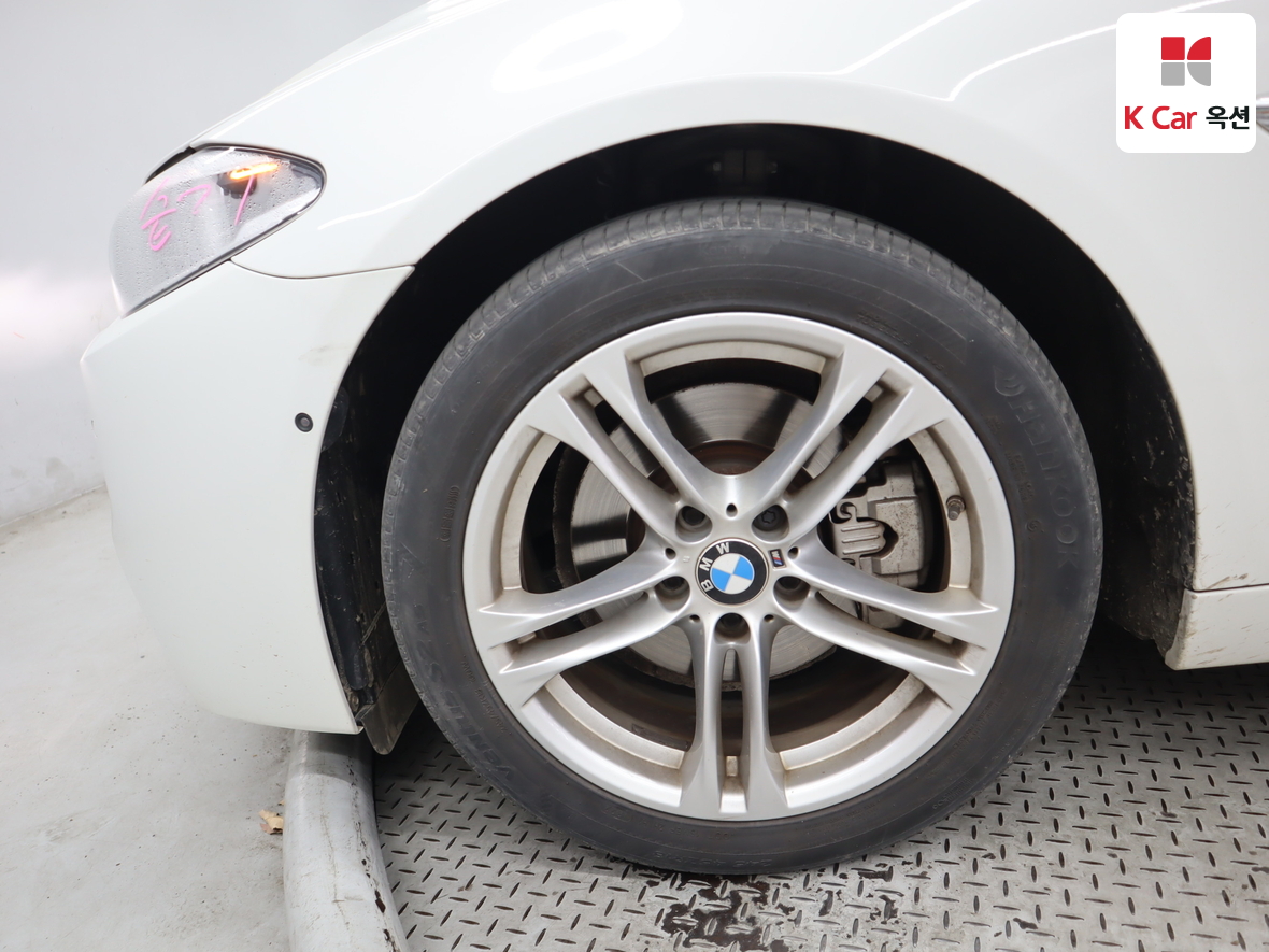 BMW 5 Series - 47
