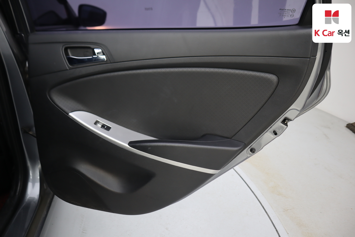 Hyundai Accent - 24