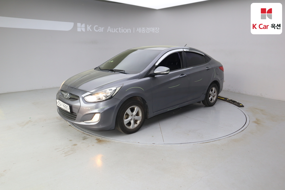 Hyundai Accent - 1