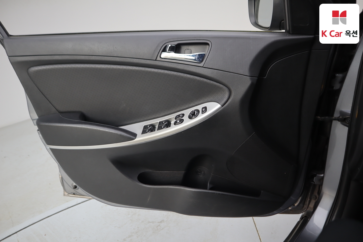 Hyundai Accent - 8