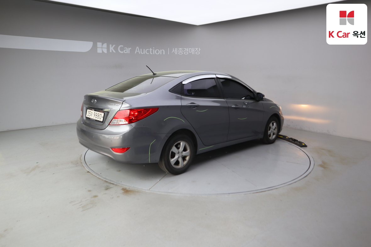 Hyundai Accent - 2