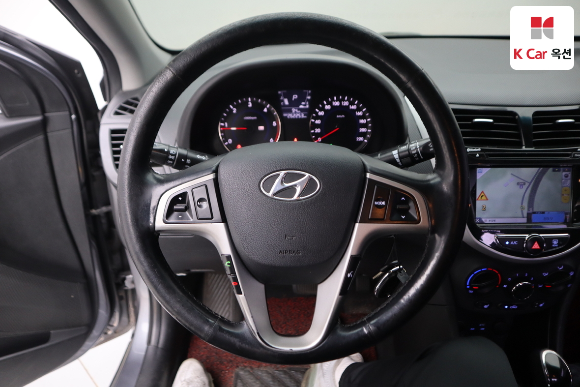 Hyundai Accent - 10