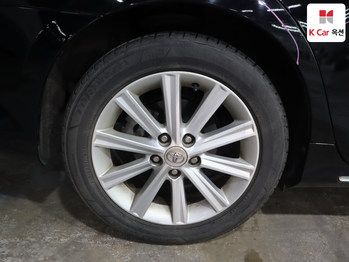 Toyota Camry - 49