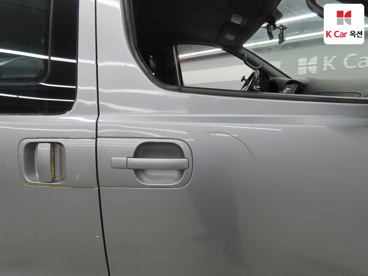 هيونداي جراند ستاريكس 2011 - صورة 36