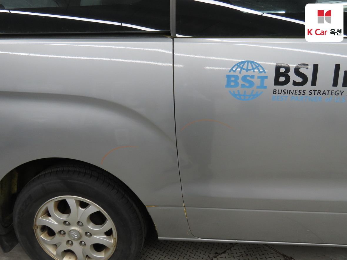 هيونداي جراند ستاريكس 2011 - صورة 35