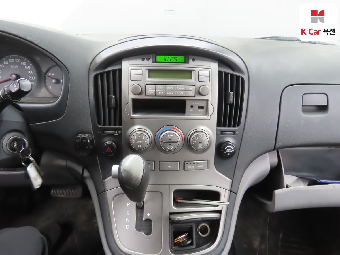 هيونداي جراند ستاريكس 2011 - صورة 6