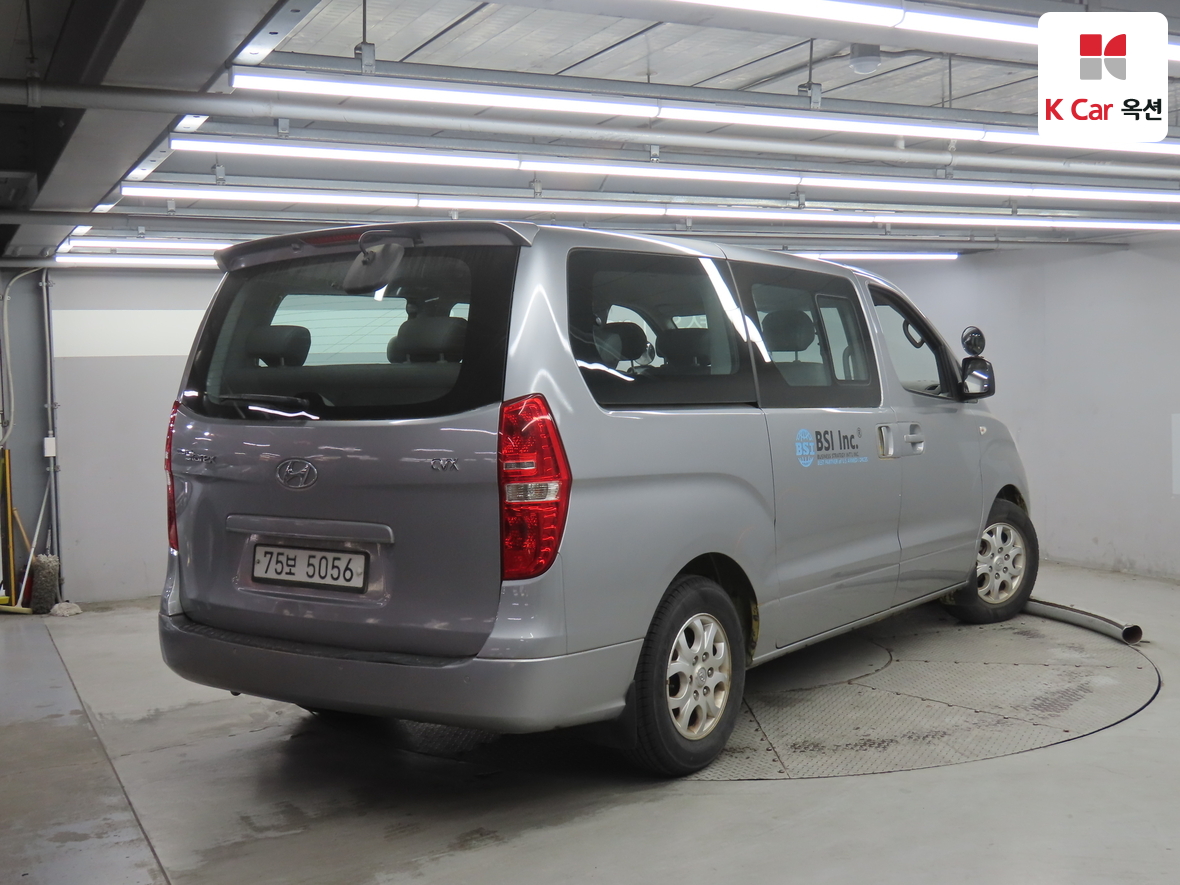 هيونداي جراند ستاريكس 2011 - صورة 2