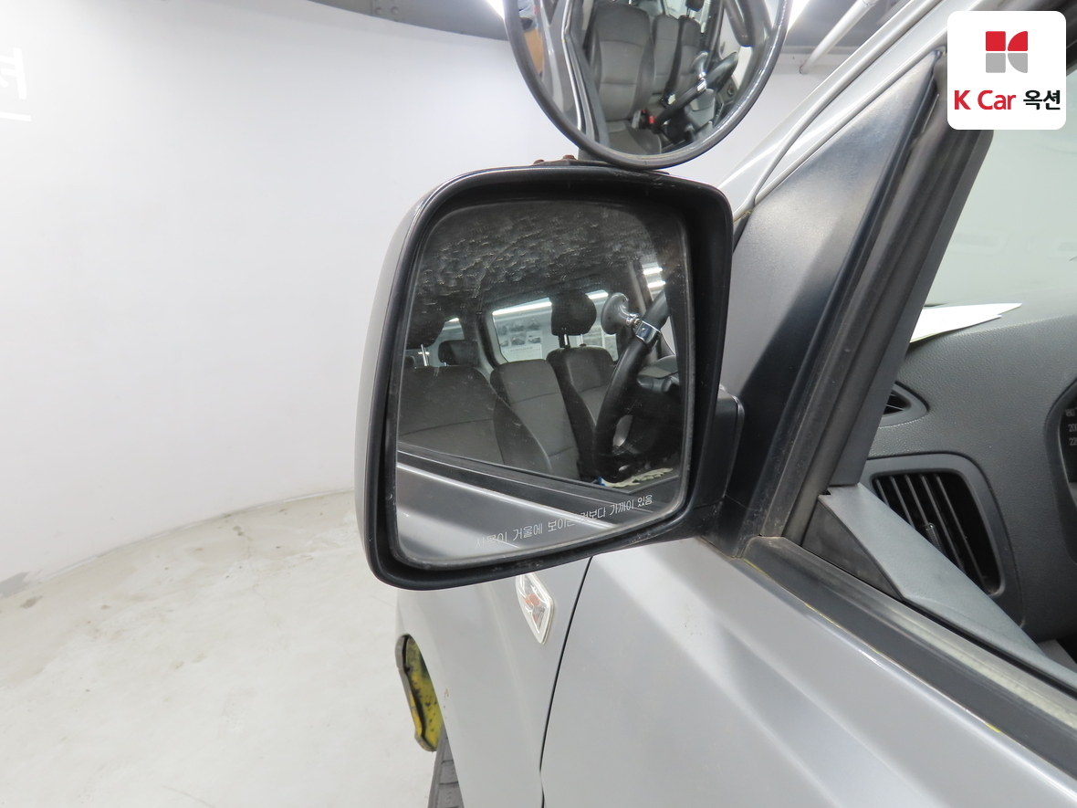 هيونداي جراند ستاريكس 2011 - صورة 21