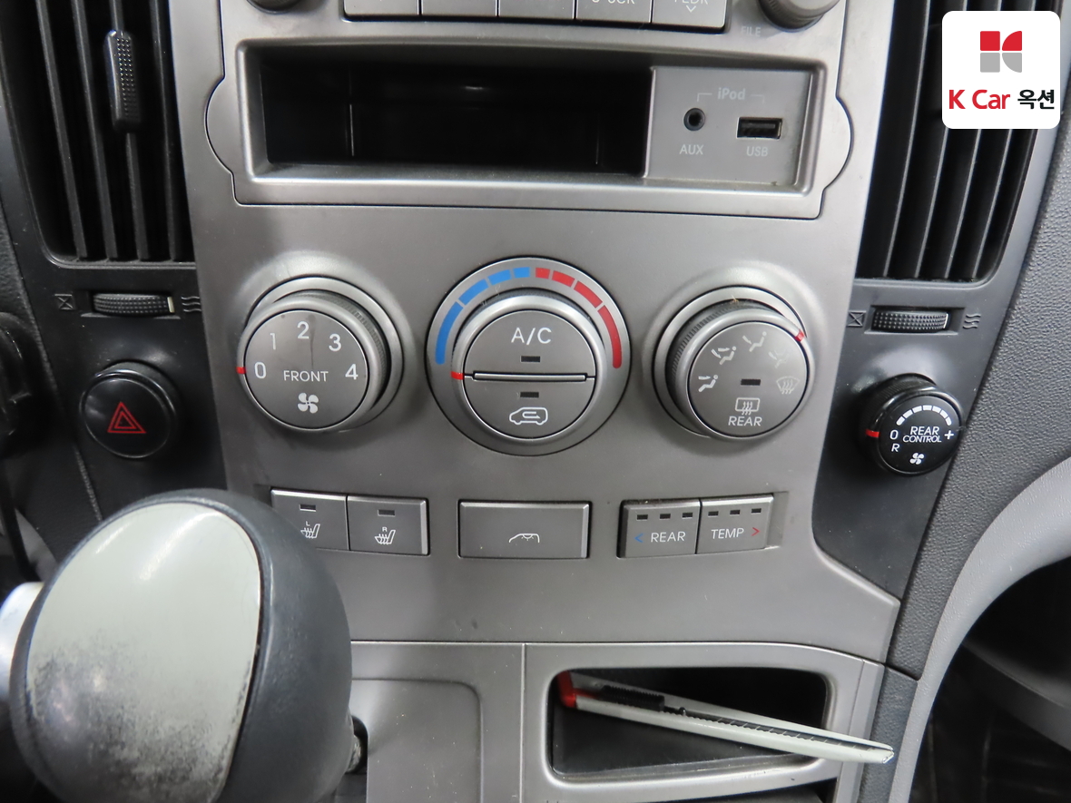 هيونداي جراند ستاريكس 2011 - صورة 15