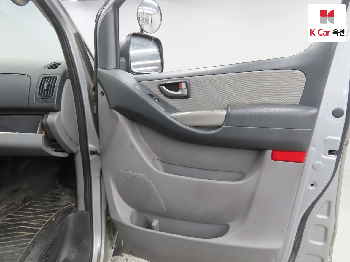 هيونداي جراند ستاريكس 2011 - صورة 27