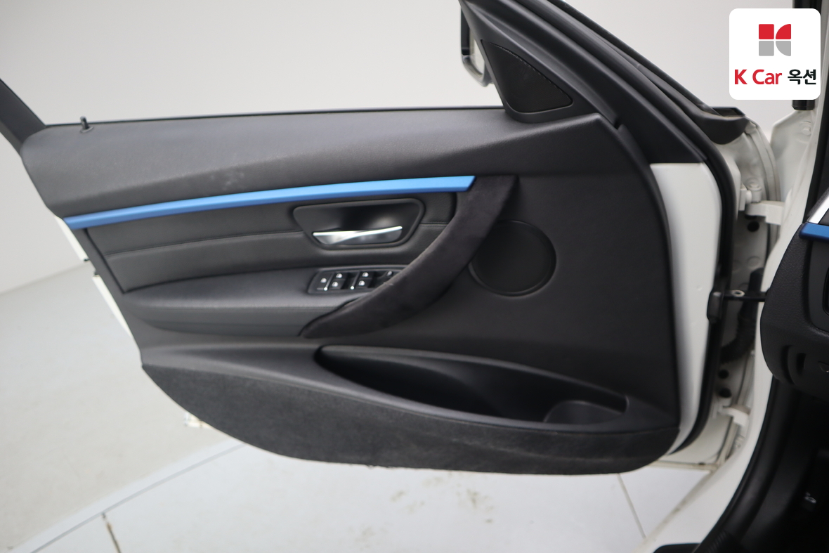 BMW 3 Series - 8