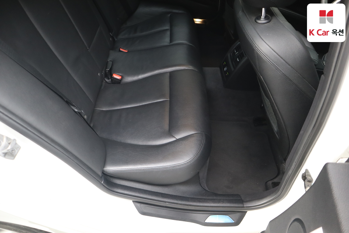 BMW 3 Series - 33