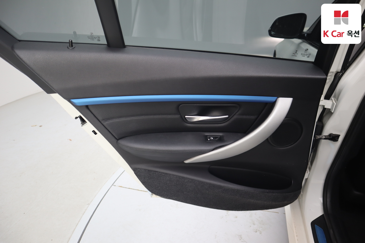 BMW 3 Series - 24