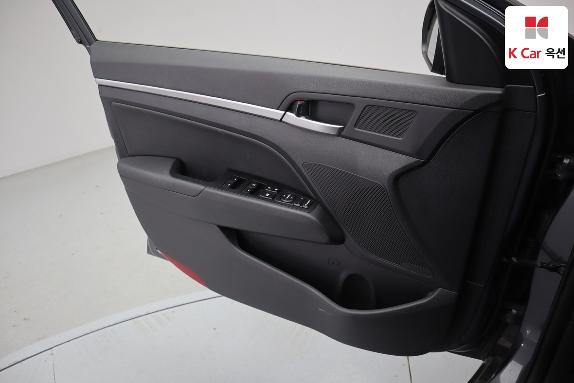 Hyundai Elantra - 8