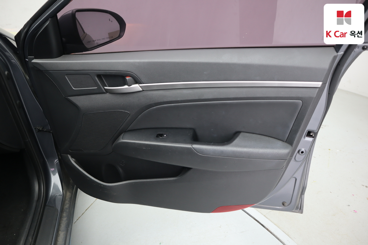 Hyundai Elantra - 26