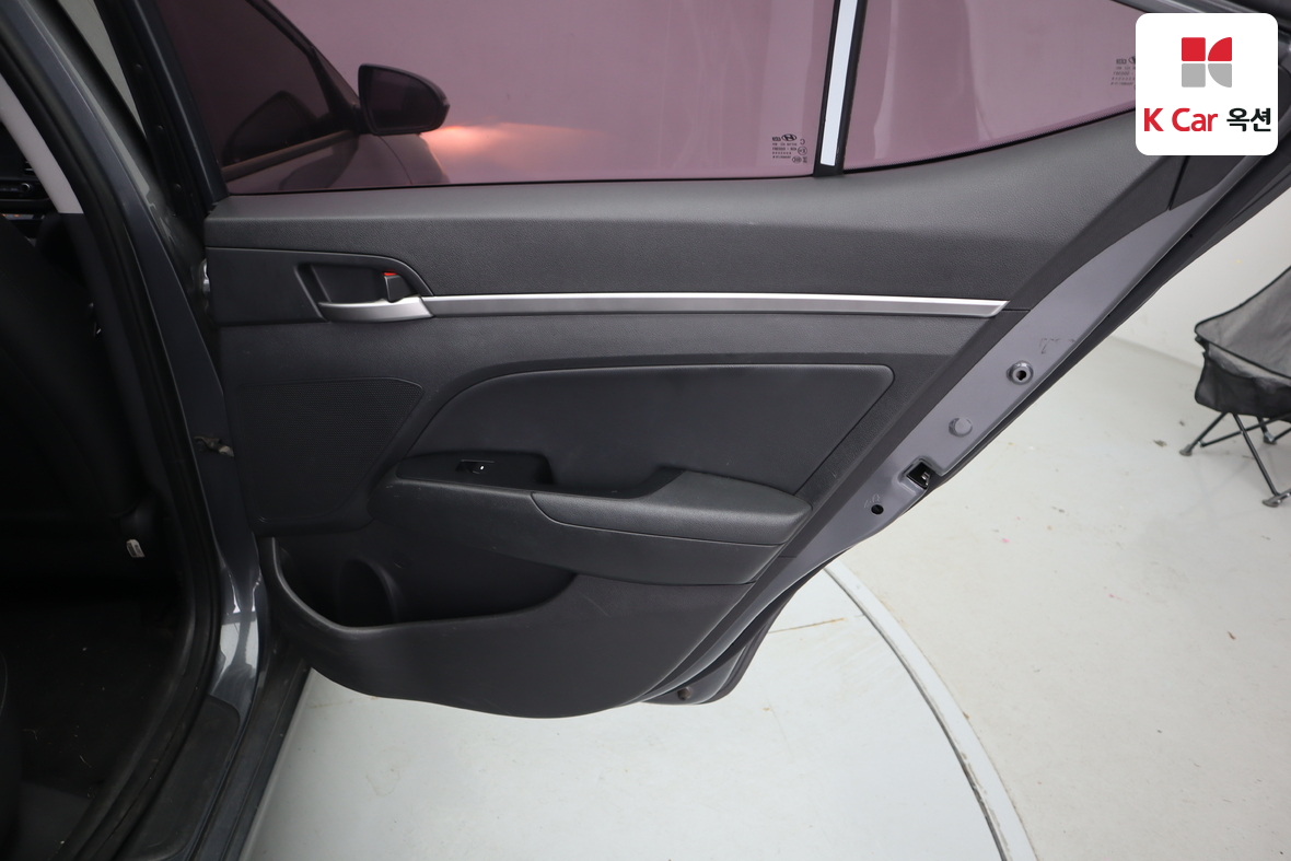 Hyundai Elantra - 24