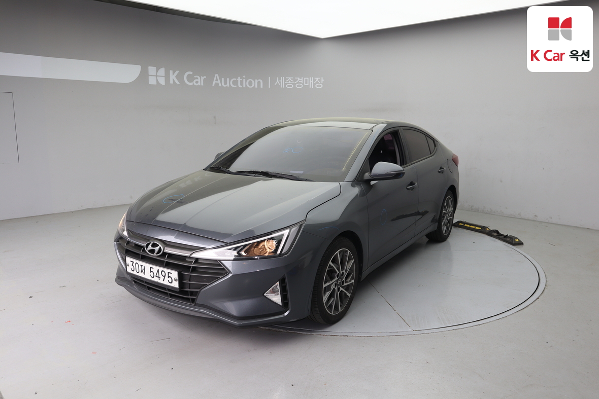 Hyundai Elantra - 1