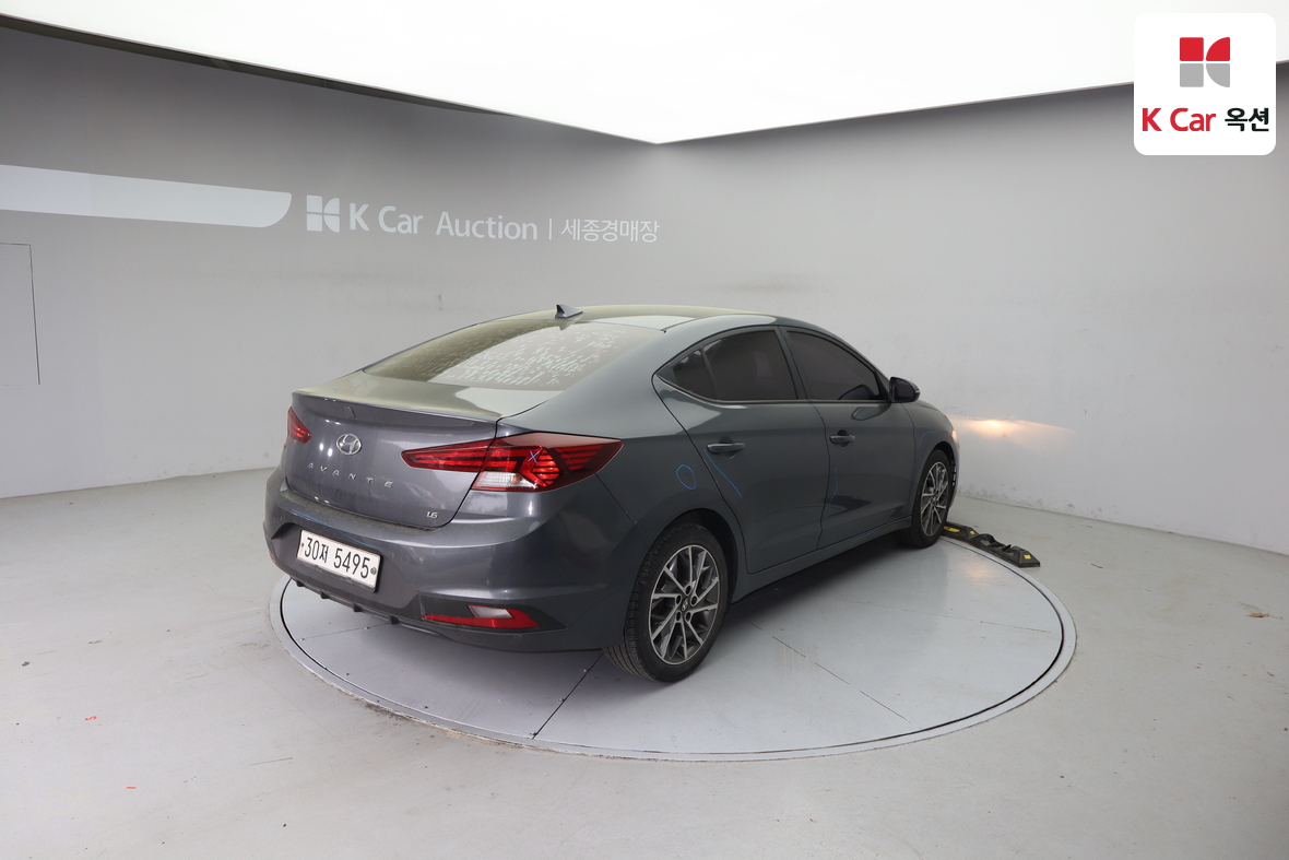 Hyundai Elantra - 2