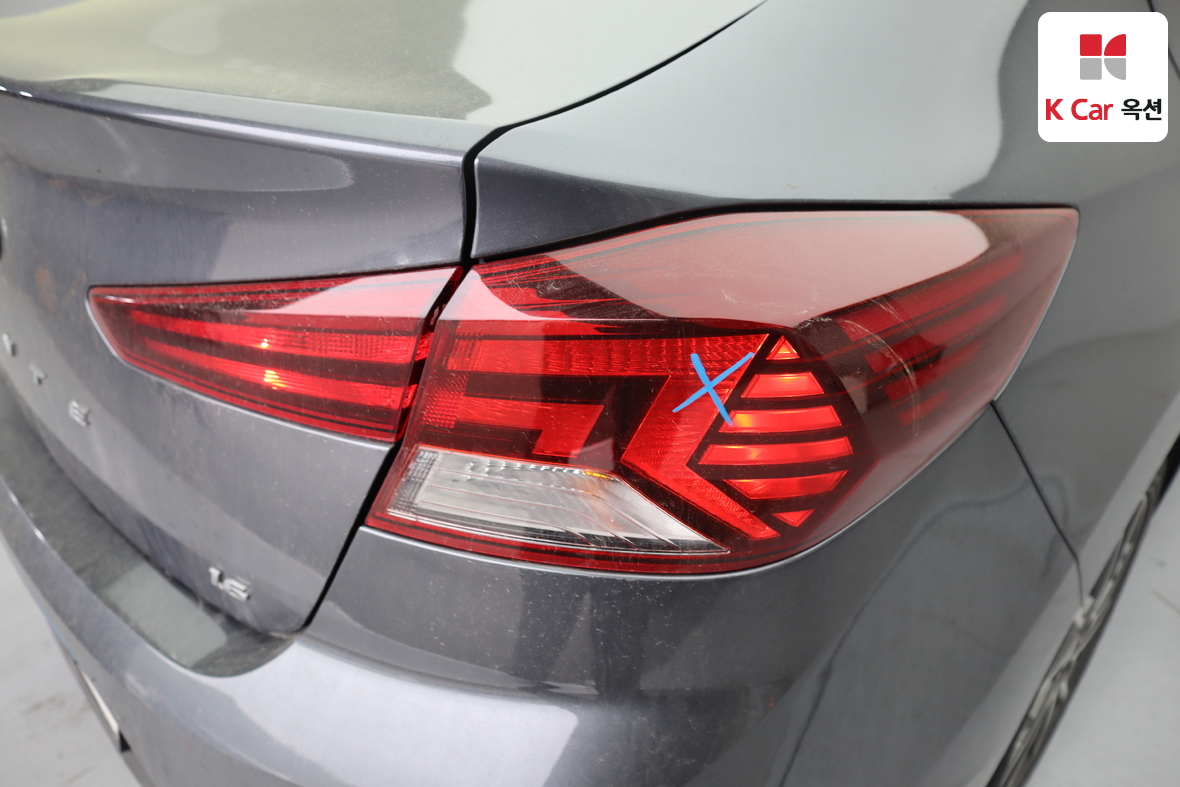 Hyundai Elantra - 38
