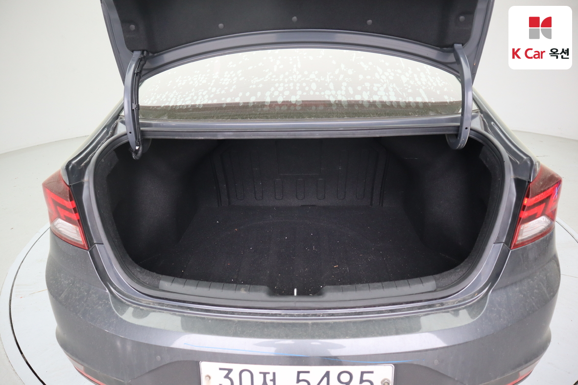 Hyundai Elantra - 23