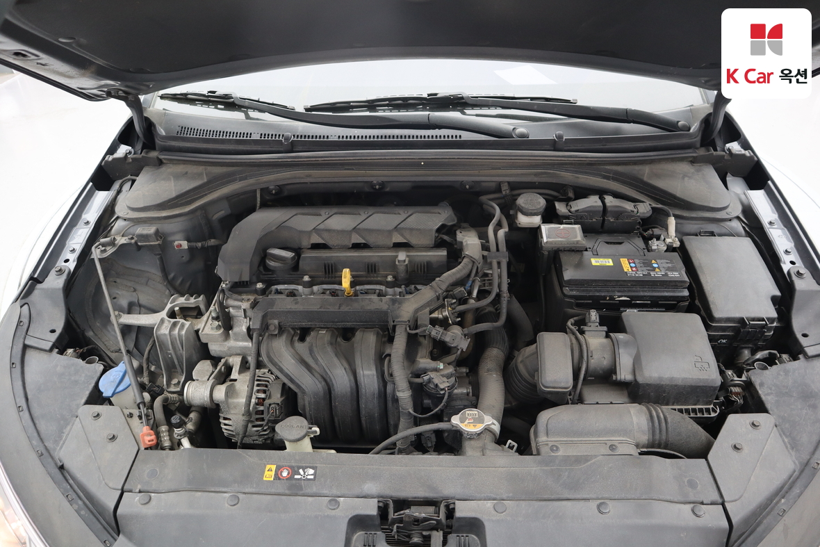 Hyundai Elantra - 30