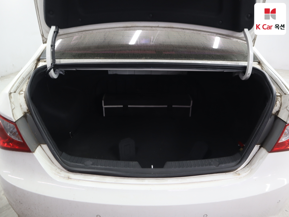 Hyundai Sonata 2011 - Image 25