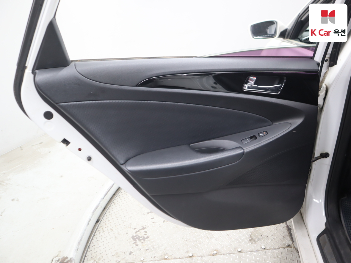 Hyundai Sonata 2011 - Image 22