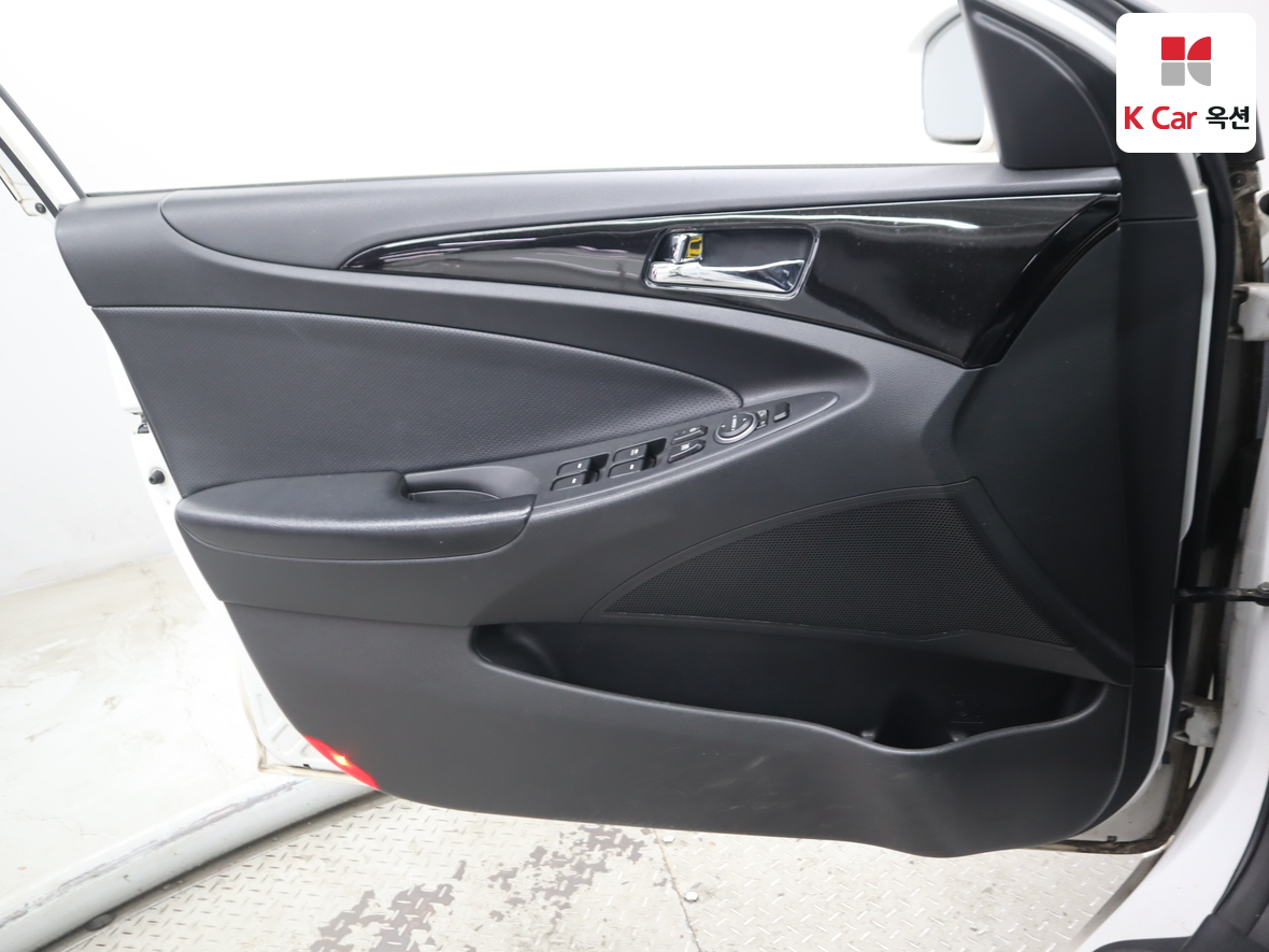 Hyundai Sonata 2011 - Image 8