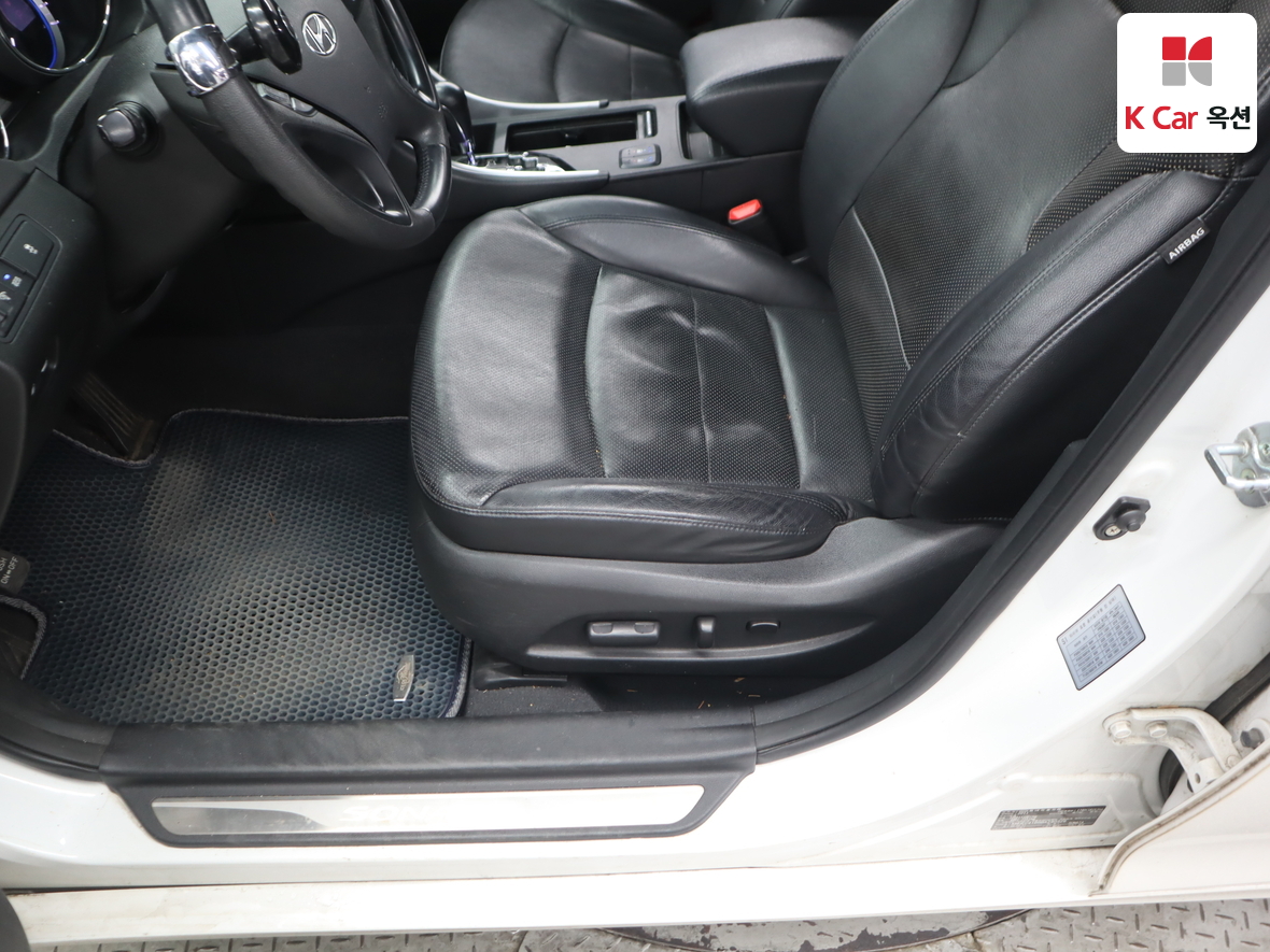 Hyundai Sonata 2011 - Image 18