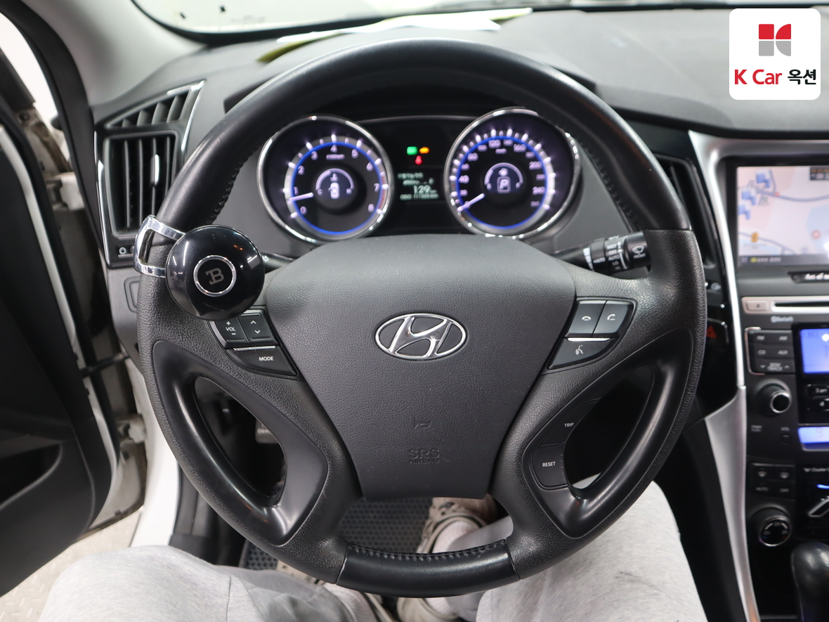Hyundai Sonata 2011 - Image 10