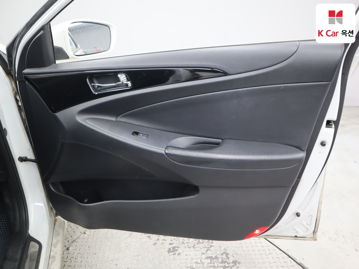 Hyundai Sonata 2011 - Image 28