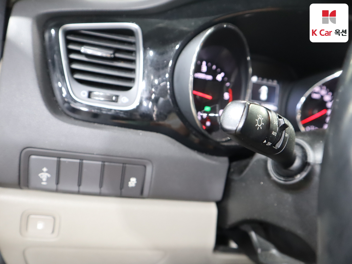 كيا نيو كارنيفال 2017 - صورة 9