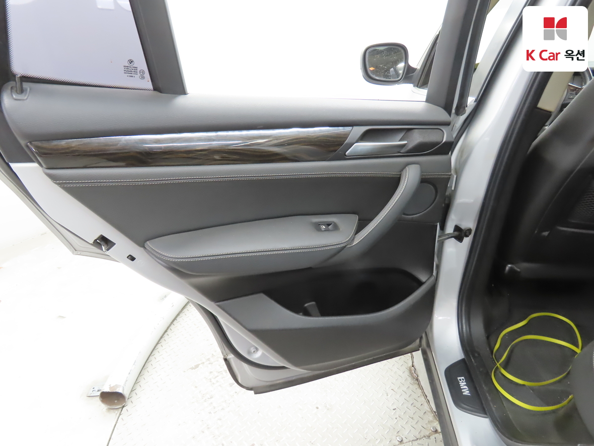 BMW X3 2011 - Image 25