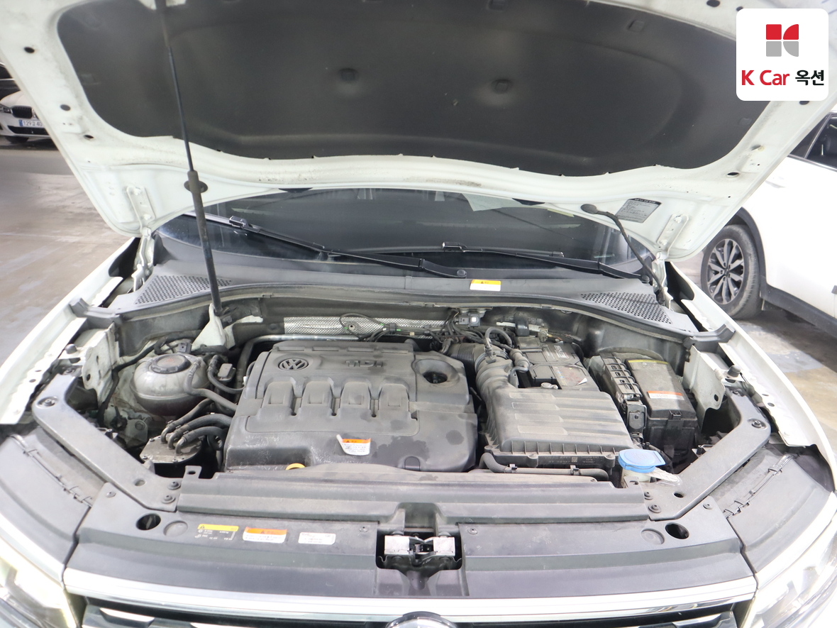 Volkswagen Tiguan - 36