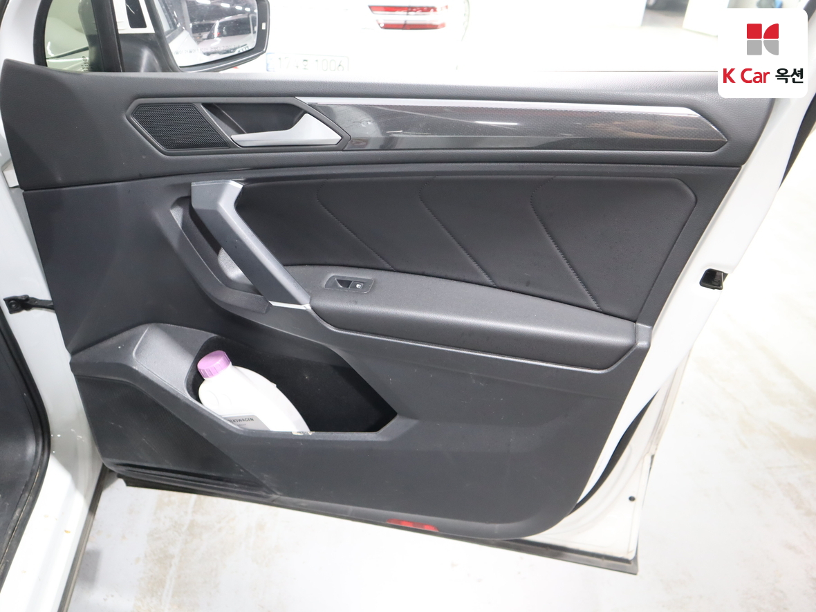 Volkswagen Tiguan - 32