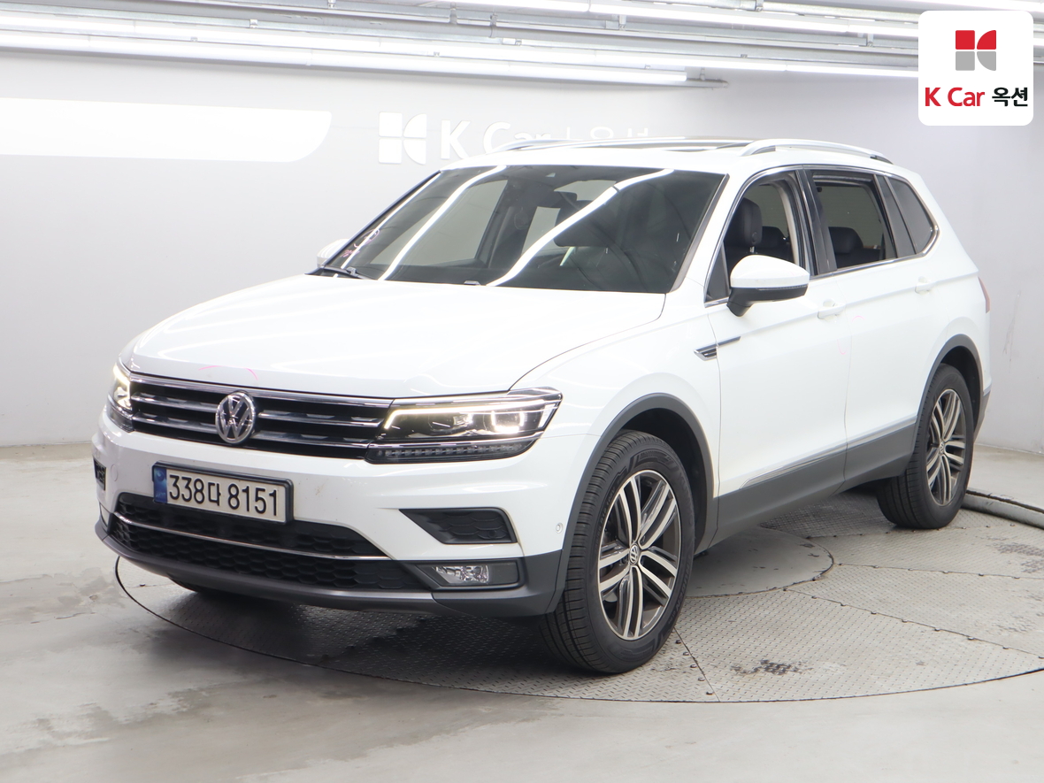 Volkswagen Tiguan - 1