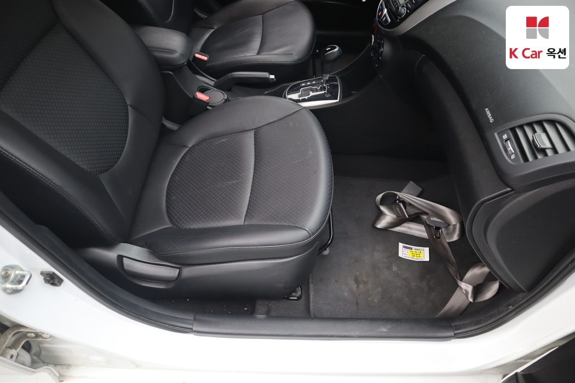 Hyundai Accent - 27