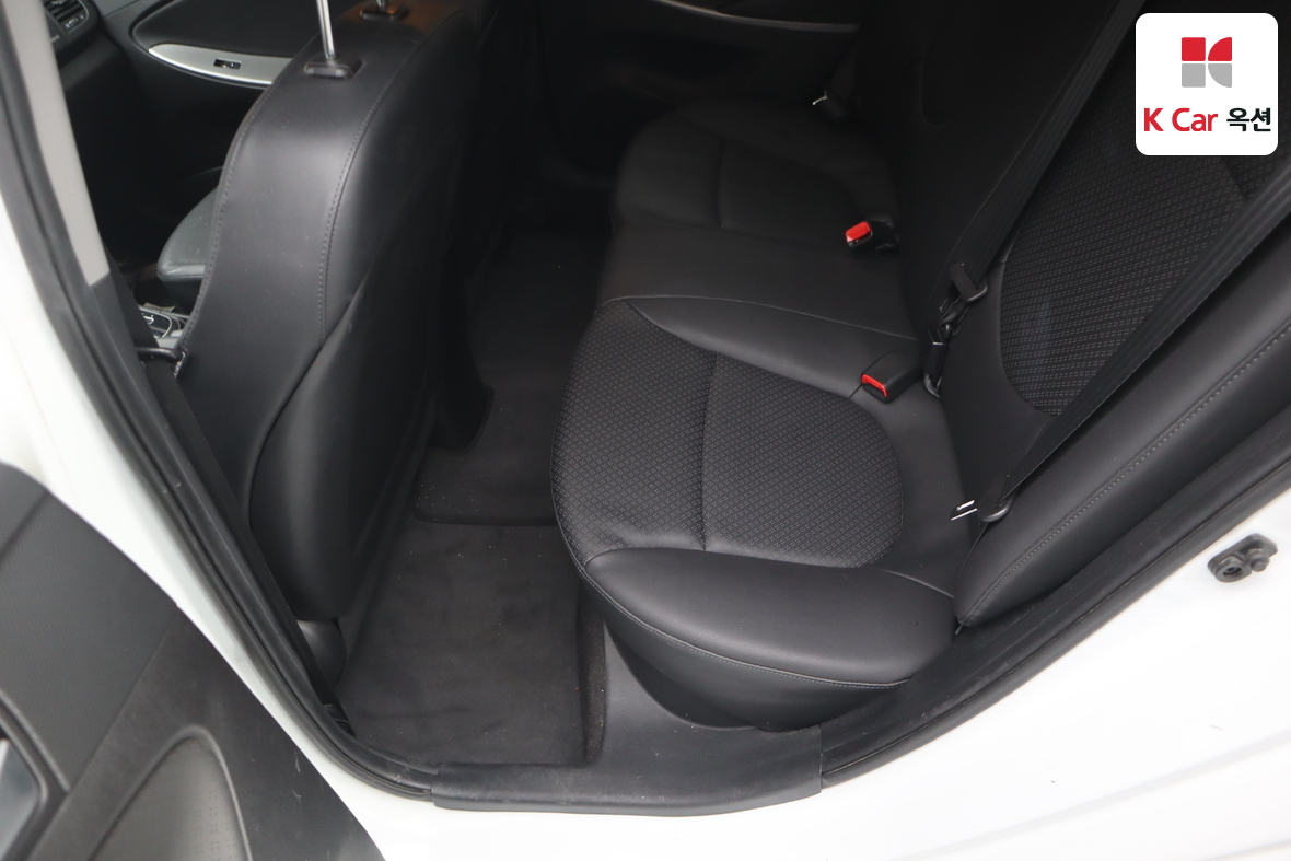 Hyundai Accent - 21