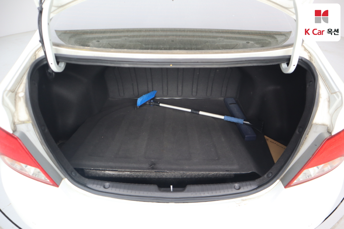 Hyundai Accent - 23