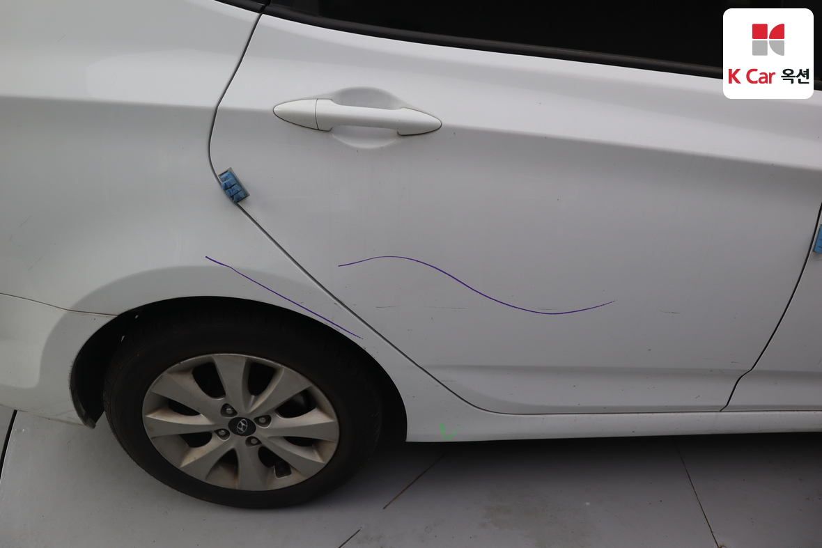 Hyundai Accent - 32