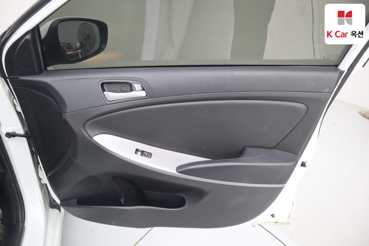 Hyundai Accent - 26