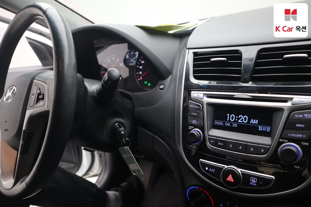 Hyundai Accent - 11