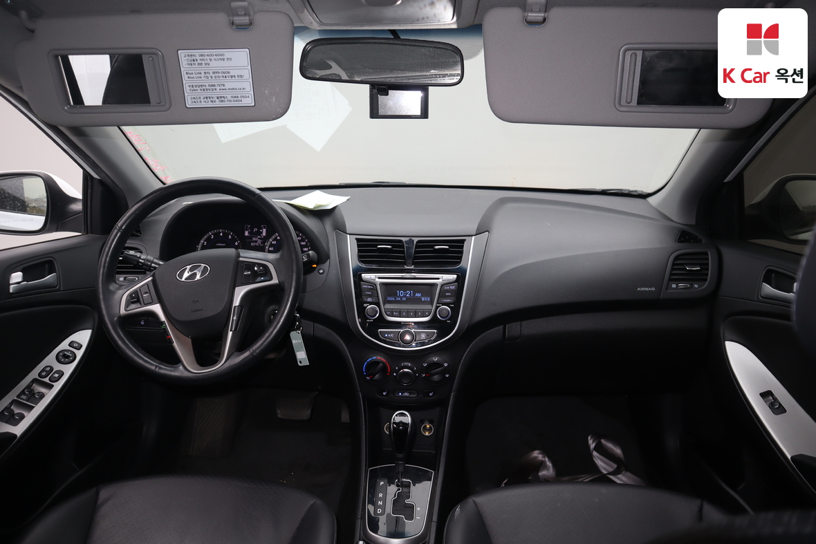 Hyundai Accent - 3