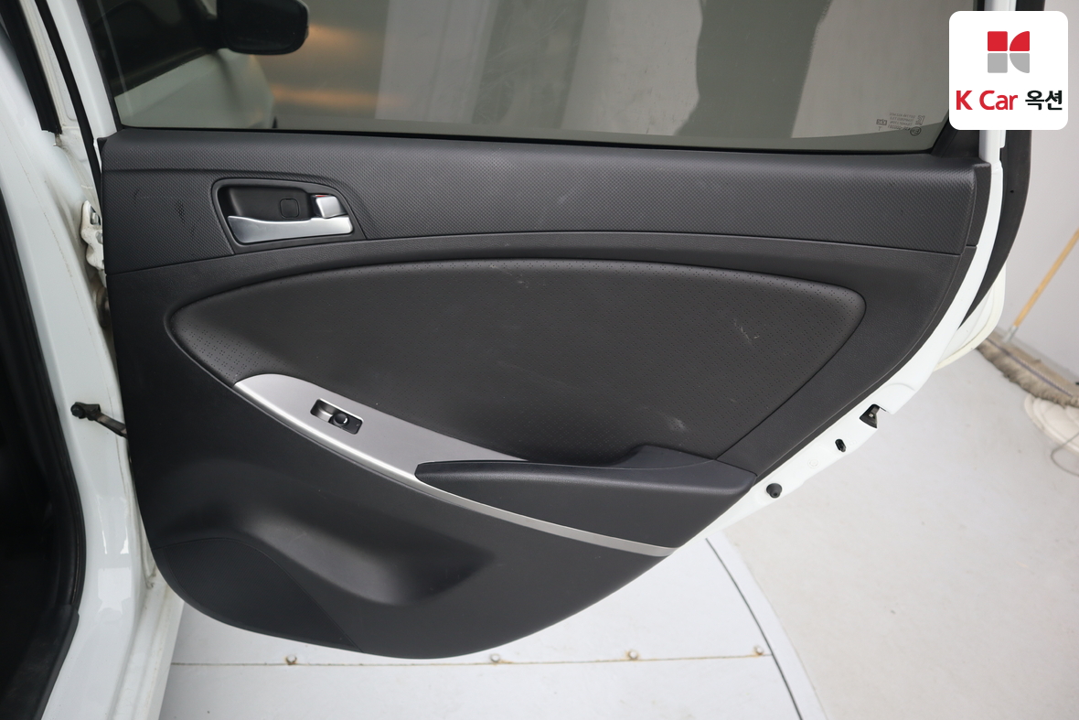 Hyundai Accent - 24