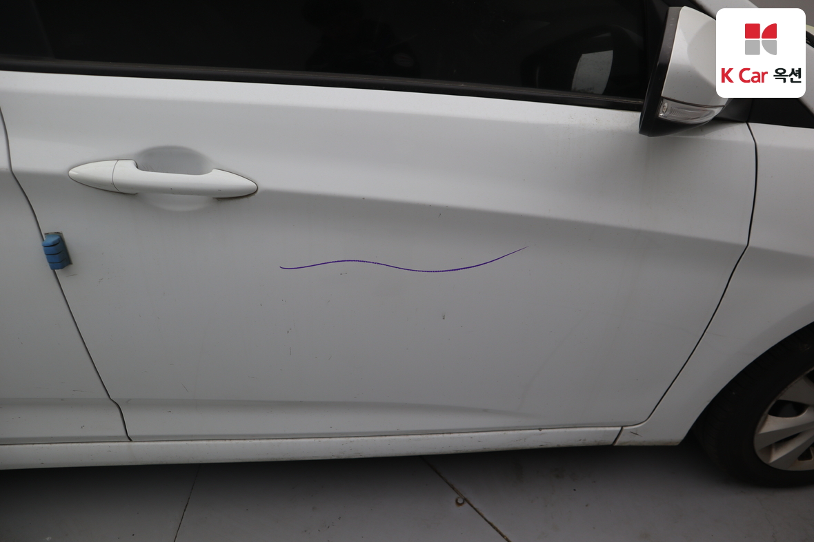 Hyundai Accent - 33