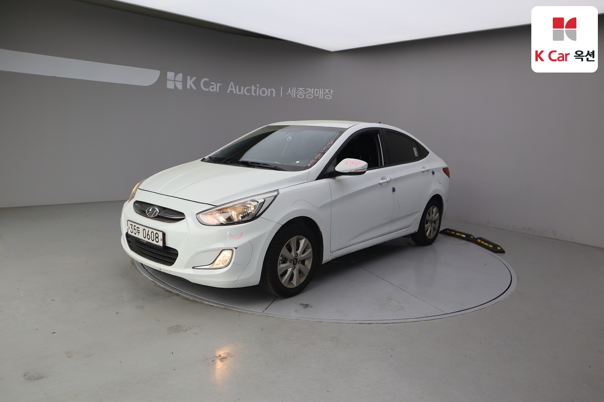 Hyundai Accent - 1