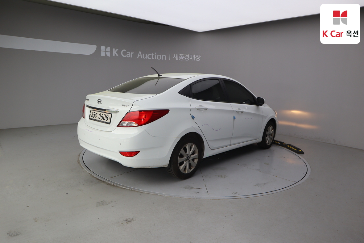 Hyundai Accent - 2